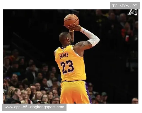 詹姆斯三分外线再中,湖人掌控全场